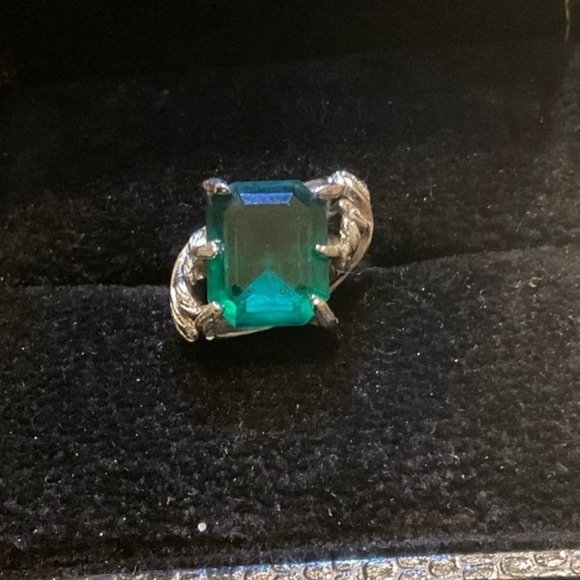Vintage Sarah Coventry Green Emerald Style Ring - Picture 2 of 3